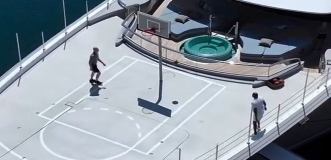 WhatsApp Image 2025-07-30 at 13.53.22 Magic Johnson exibe superiate de US$ 200 milhões durante férias em Barcelona