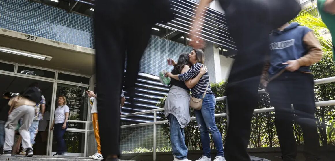 Mulheres são 60% dos inscritos no Enem 2025, aponta novo levantamento