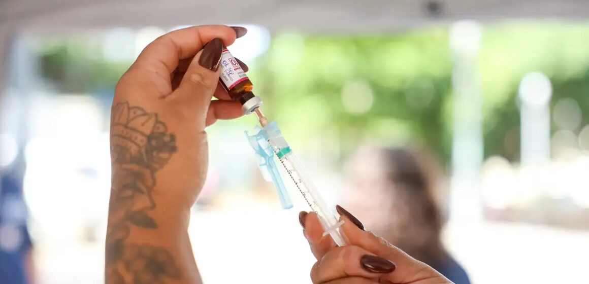 Ministério da Saúde abre consulta pública sobre vacina contra meningite B no SUS