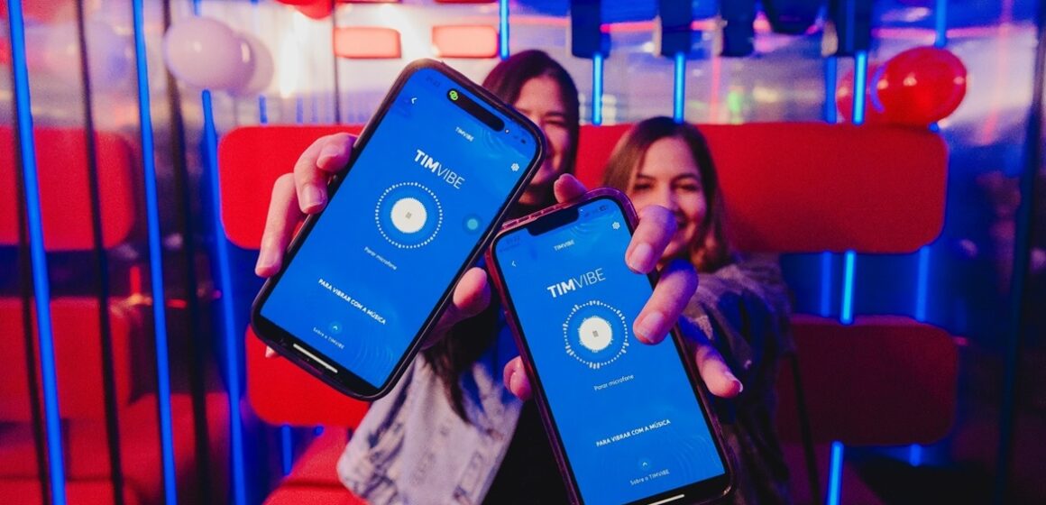 Operadora lança tecnologia inovadora para transformar música em vibração e incluir pessoas com deficiência auditiva