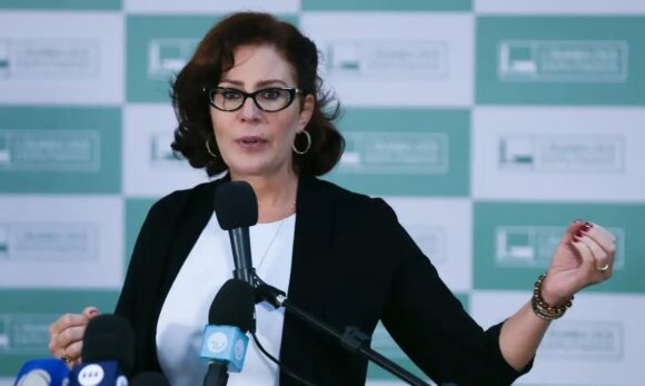 Moraes determina à AGU agilizar extradição de Carla Zambelli da Itália