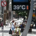 Junho de 2025 foi o 3º mais quente da história, com extremos climáticos em todo o planeta