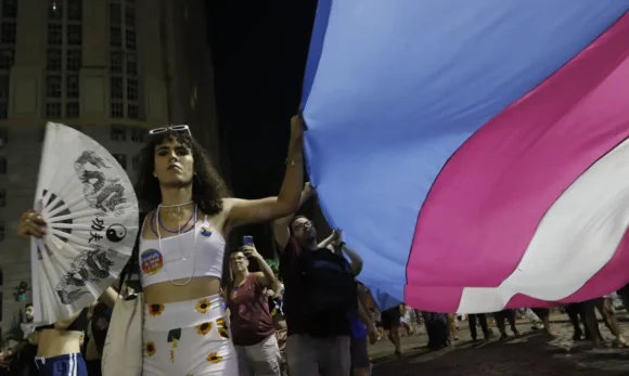 Comitê Olímpico dos EUA proíbe atletas trans em competições femininas
