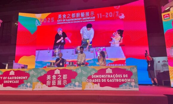paraenses-representando-a-culinria-regional-na-china-xcq4rwen Gastronomia de Belém brilha em evento mundial da Unesco na China