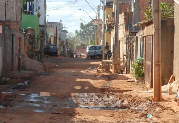 Estudo aponta que a poluição, corrupção e desigualdade aceleram envelhecimento