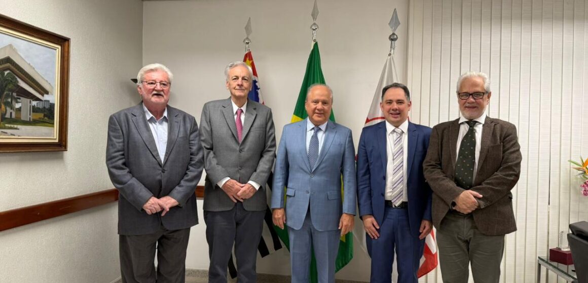 Presidente do TCE-PA debate Reforma administrativa e COP-30 em São Paulo