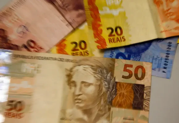 Pesquisa revela que 71% não devolvem dinheiro emprestado a amigos