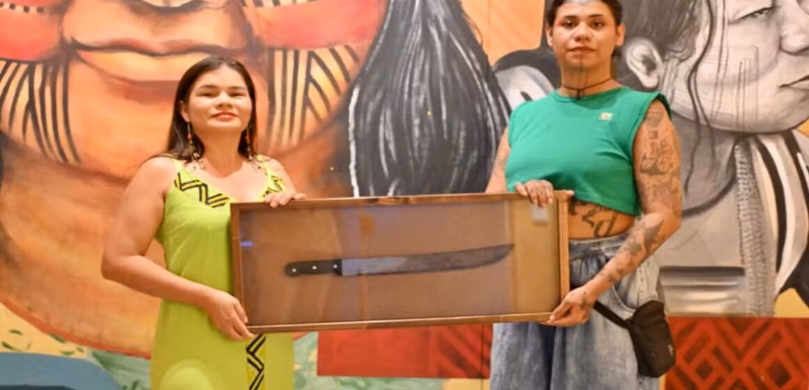 Belém inaugura primeira mostra permanente do país em homenagem a Tuíre Kayapó, ícone da resistência indígena