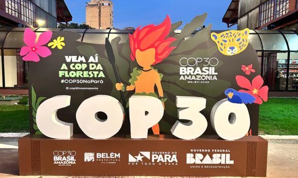 Totem interativo na Estação das Docas marca contagem regressiva para a COP30 em Belém