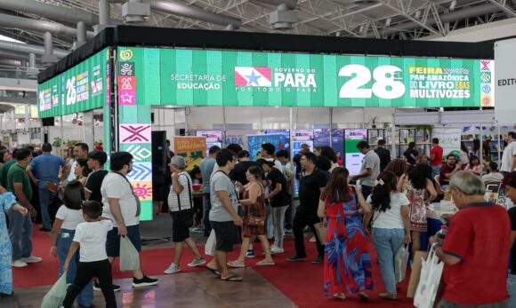 28ª Feira Pan-Amazônica do Livro tem início com homenagens e programação cultural em Belém