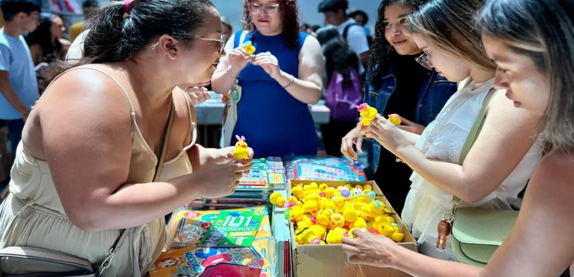 “Pato literário” se torna símbolo inusitado na Feira Pan-Amazônica do Livro