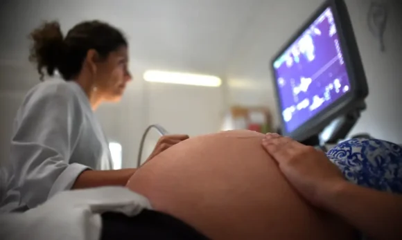 Empresa chinesa anuncia robô com útero artificial para gestação humana