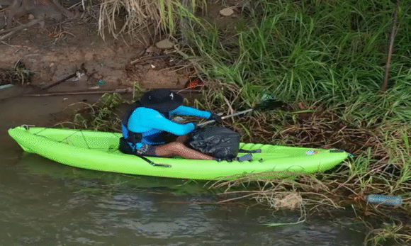 Voluntários retiram duas toneladas de lixo do Rio Xingu em ação ecológica em Altamira