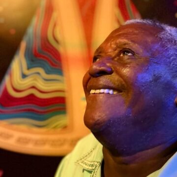 Mestre Damasceno, ícone cultural do Marajó, está internado com pneumonia