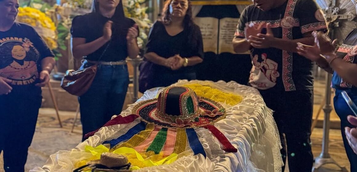 Artistas da cultura paraense prestam homenagem ao Mestre Damasceno durante velório