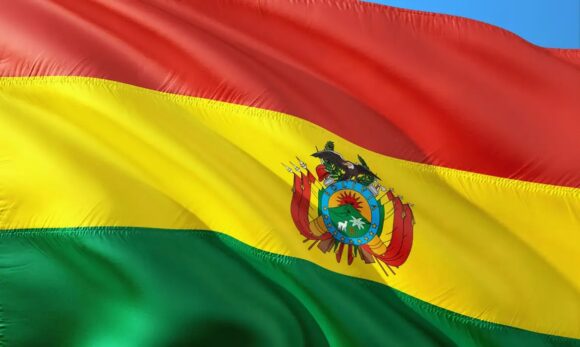Direita lidera disputa presidencial na Bolívia após 19 anos de governos de esquerda