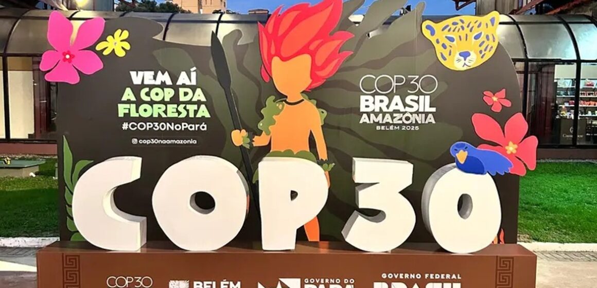 Totem interativo marca contagem regressiva para a COP30 na Estação das Docas
