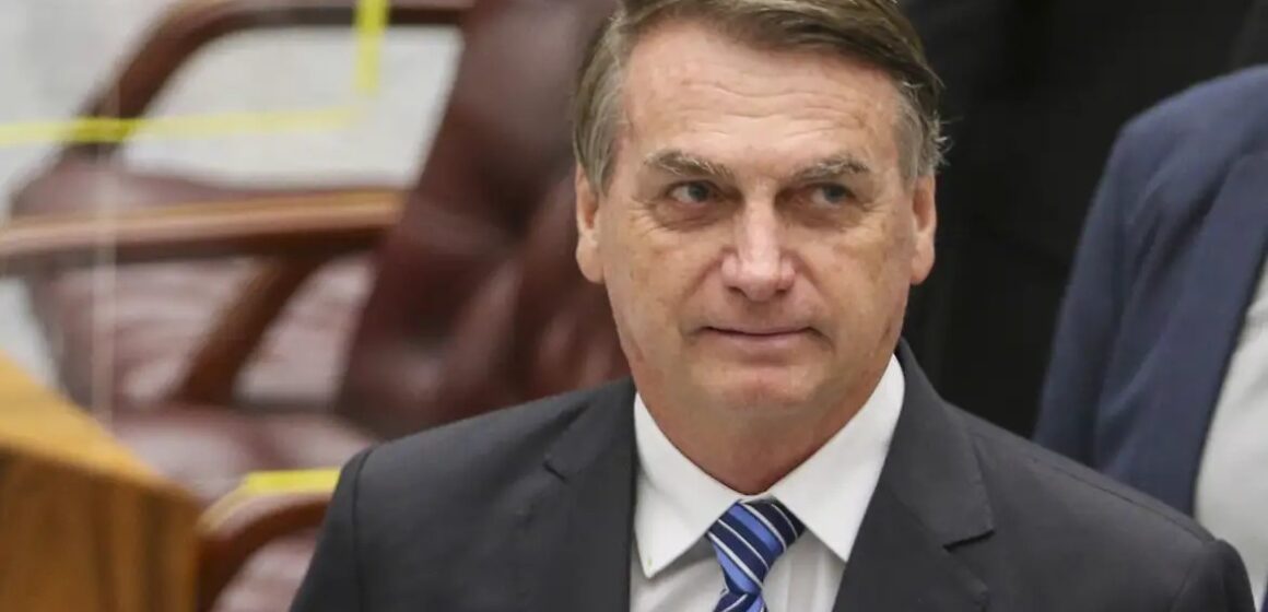 Moraes decreta prisão domiciliar para Bolsonaro por descumprir restrições judiciais