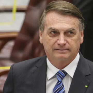 Moraes decreta prisão domiciliar para Bolsonaro por descumprir restrições judiciais