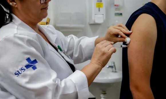 Nova vacina contra câncer mostra eficácia em tumores pancreáticos e colorretais