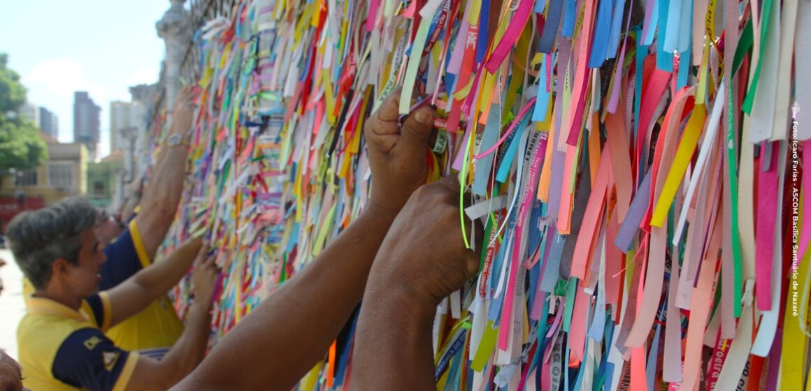 Basílica Santuário de Nazaré realiza retirada ritualística de fitas de devoção