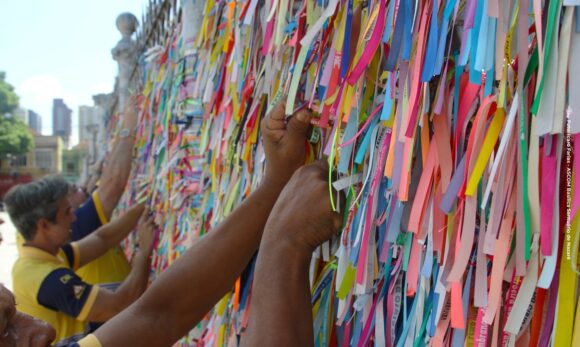 Basílica Santuário de Nazaré realiza retirada ritualística de fitas de devoção