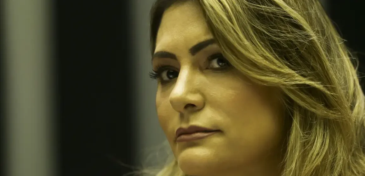 Michelle Bolsonaro critica monitoramento 24 horas determinado pelo STF à residência do ex-presidente