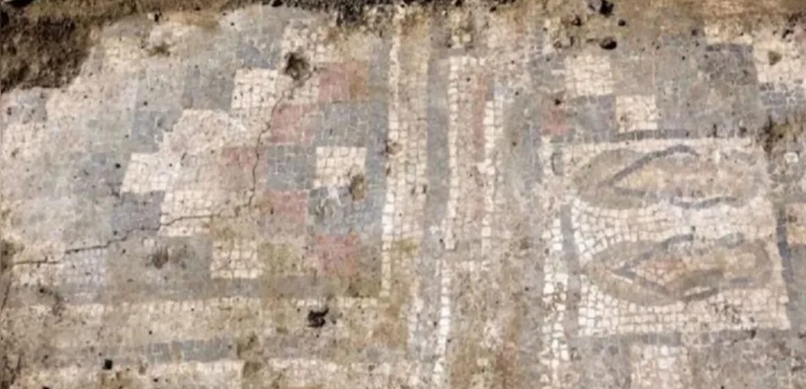 Mosaico milenar revela “chinelos” usados pela elite na Roma Antiga