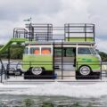 Kombi vira barco de luxo por R$ 790 mil e navega com motor V6 de 200 cavalos