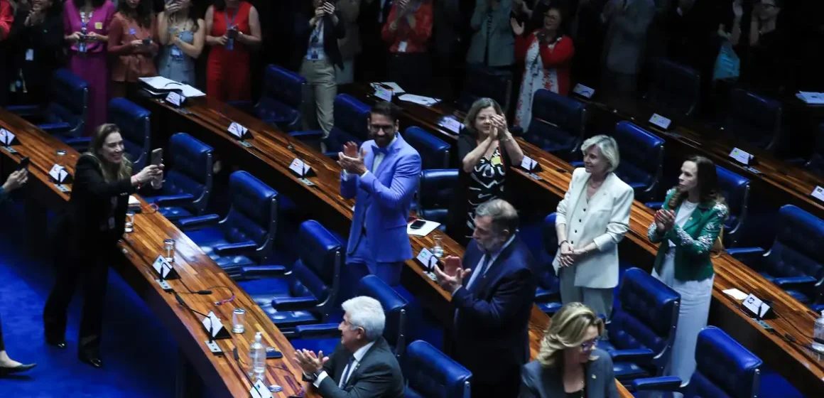 Senado aprova lei de proteção a crianças e adolescentes contra riscos digitais