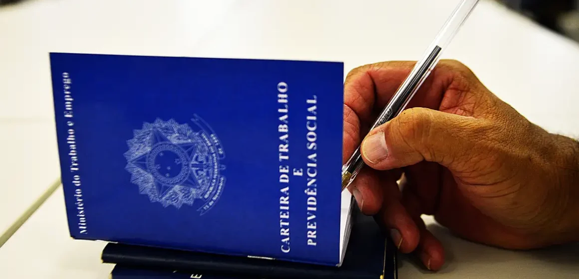 Desemprego no Brasil cai a 5,6% e atinge menor nível desde 2012