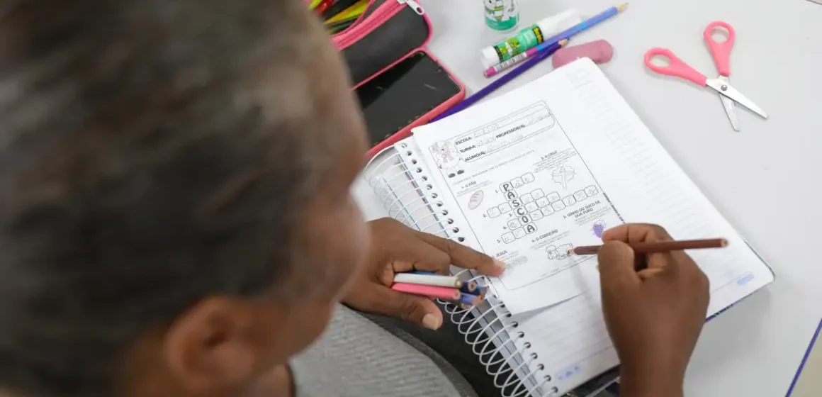 Brasil mantém 29% de analfabetismo funcional com impacto desigual sobre negros e indígenas