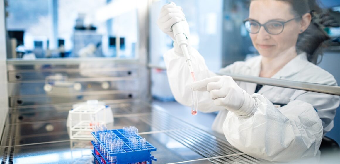 Queda nas vendas de vacinas da Covid-19 reduz fortunas bilionárias da Moderna e BioNTech