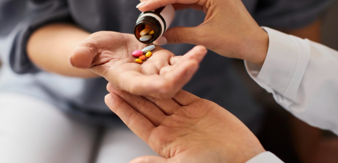 Saúdes mental e física podem sofrer sequelas com automedicação de antidepressivos