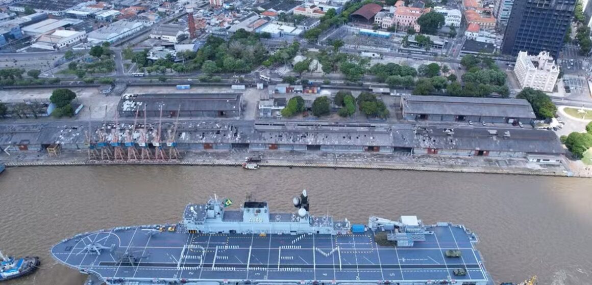 Maior navio de guerra da América Latina atracará em Belém nesta quinta-feira