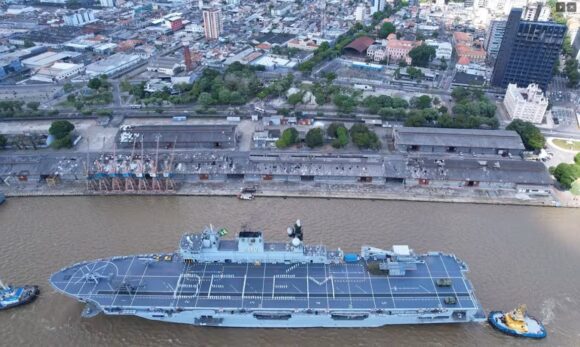 Maior navio de guerra da América Latina atracará em Belém nesta quinta-feira