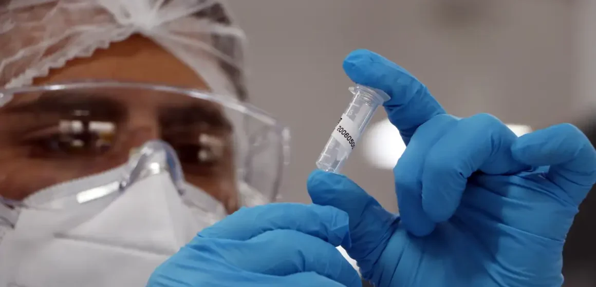 Nova variante da Covid-19, apelidada de ‘variante da rouquidão’, causa internações no Piauí