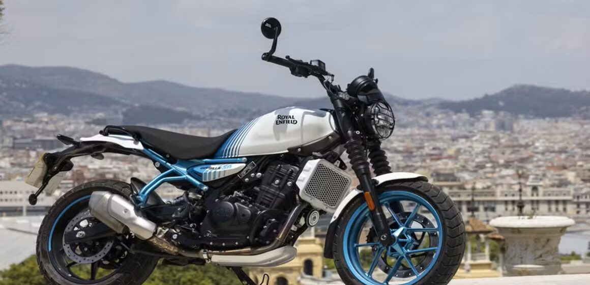 royal-enfield-guerrilla-450-brava-blue-2- Royal Enfield lança Guerrilla 450 no Brasil por R$ 28.990 para competir com a Triumph