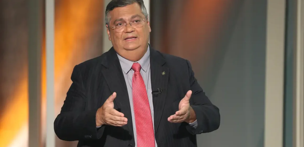Dino abre inquérito contra Bolsonaro e aliados com base em relatório da CPI da Covid
