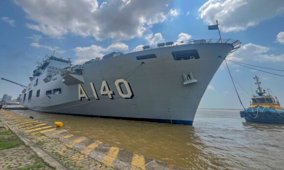 Maior navio de guerra da América Latina terá novas datas para visitação pública em Belém