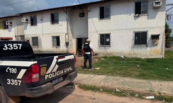 Polícia Civil prende casal e apreende 20 kg de drogas e submetralhadora em Moju