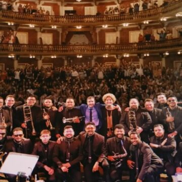 20251028102026-GC00071966-F00270355E Espetáculo ‘Ritmos brasileiros e paraenses’ encanta plateia lotada no Theatro da Paz