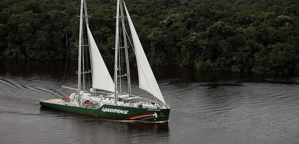 Navio Rainbow Warrior atracará em Belém para visitação pública durante COP30