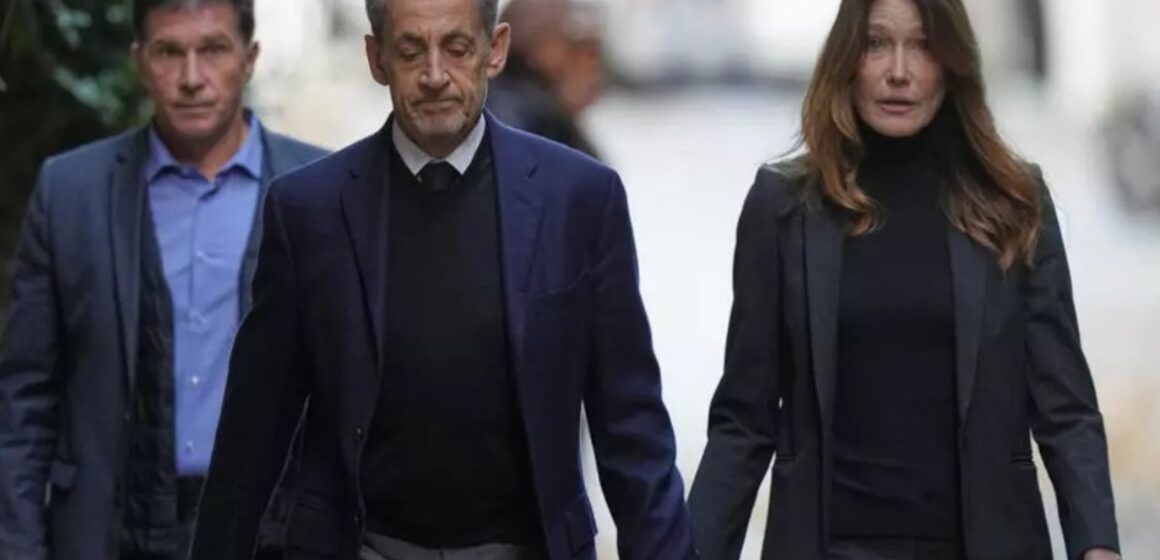 Ex-presidente francês Nicolas Sarkozy inicia pena em prisão parisiense