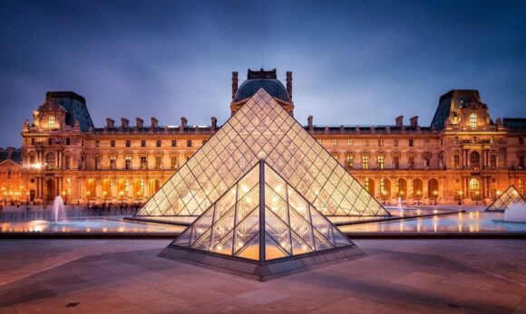 GByj3qhWIAAv1hI Polícia francesa prende principal suspeito do roubo de joias do Louvre