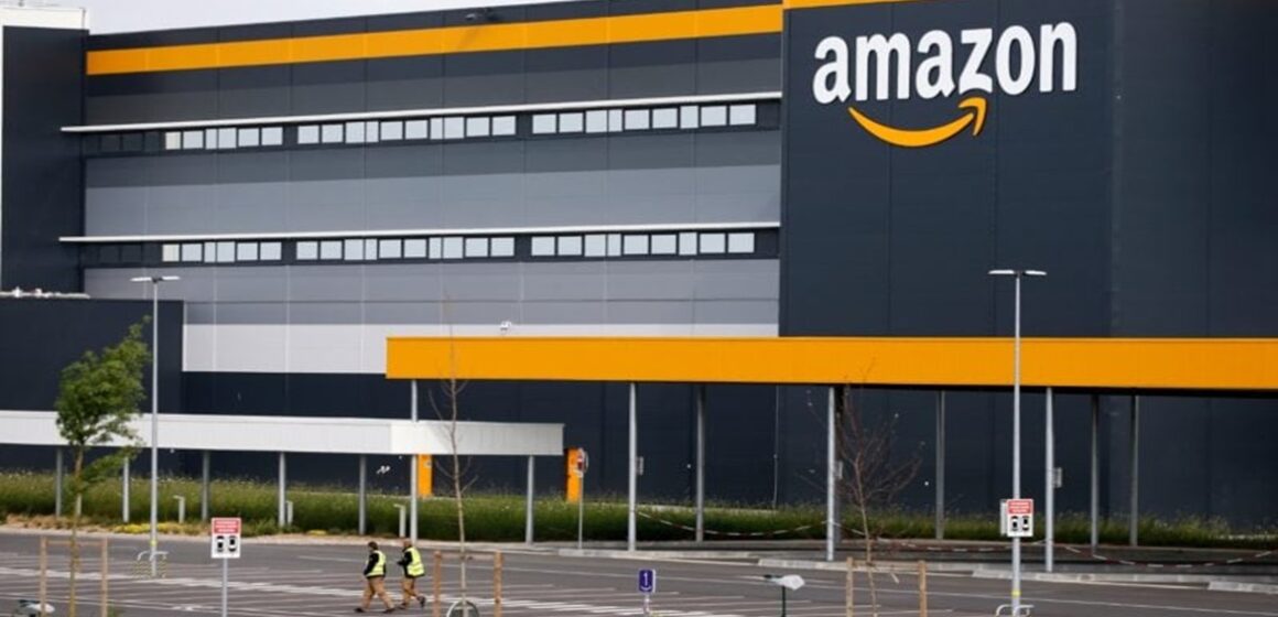 Amazon anuncia corte de aproximadamente 14 mil cargos corporativos em reestruturação