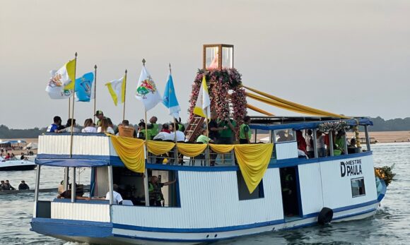Círio Fluvial de Nossa Senhora de Nazaré emociona fiéis em Marabá