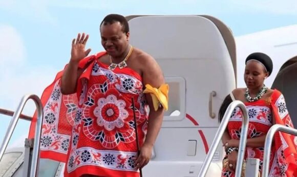 Rei de Essuatíni gera polêmica ao viajar para Abu Dhabi com comitiva de 15 esposas e 100 assistentes