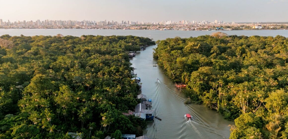 Obra sinfônica de Philip Glass une música clássica e tradição amazônica em Belém