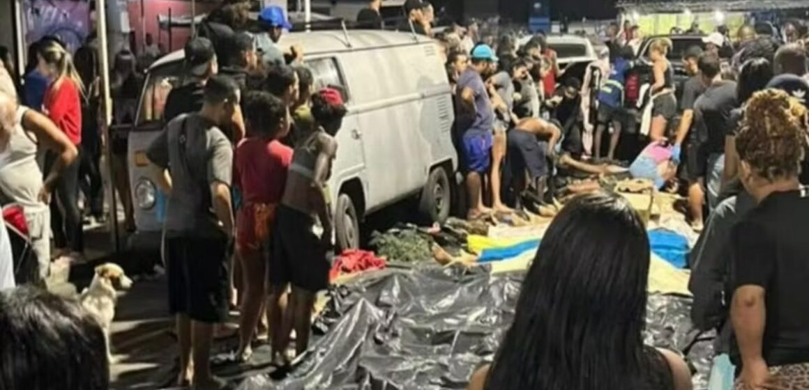 Rio de Janeiro confirma 121 mortos em operação policial; moradores retiram dezenas de corpos de área de mata